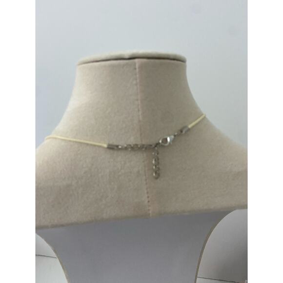 Bright green shamrock pendant necklace - Picture 4 of 5